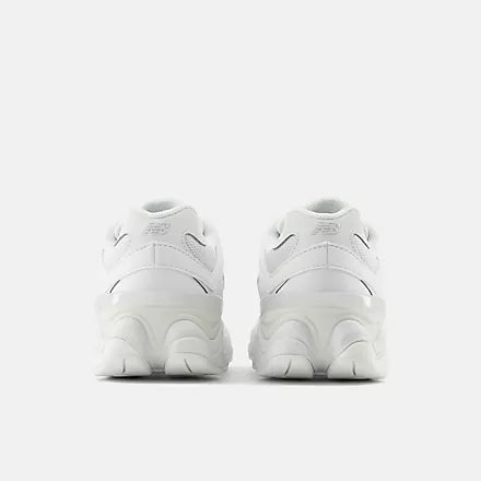 GC9060LL - Scarpe - Sneaker - Donna - NEW BALANCE 9060 - TRIPLE WHITE - Serie 99X - Era Y2K - Bianco Monocromatico - Versatile - Moderna