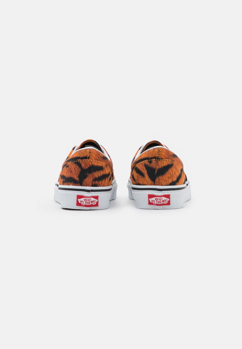 VN0A4U398WP1 - Shoes - Vans