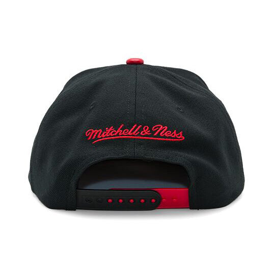 HS8033 CBURDBK - Cappelli - Uomo - Mitchell & Ness - SNAPBACK A-FRAME NBA CHICAGO BULLS - Nero/Rosso - Icon Bulls - Toro Rosso - Ricamato - Stile NBA Deciso