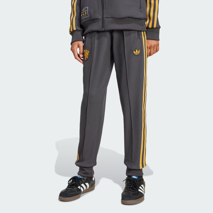JY1081 - Pantaloni - Sportivi - Bambini - Zip - Adidas - MANCHESTER UNITED ICON - Terrace Icons - Sportswear