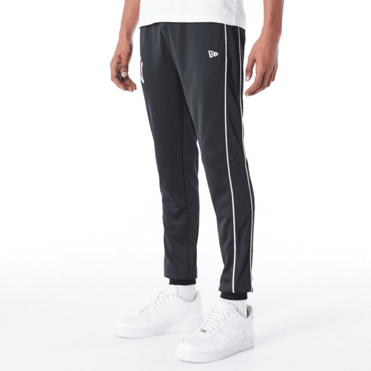 60564819 - Pantaloni - New Era