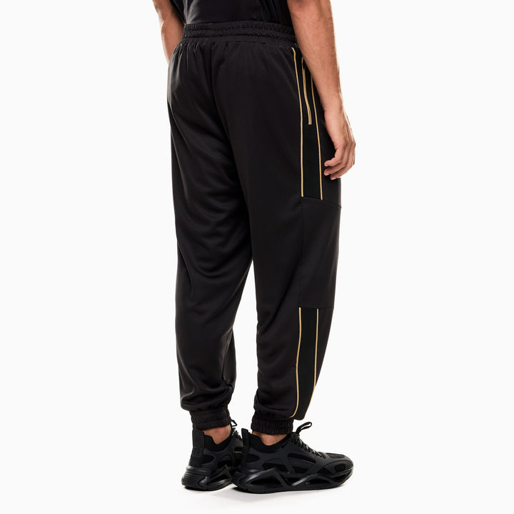 7M000622 AF17089 PANTALONI JOGGER UOMO EA7 SOCCER IN TESSUTO TECNICO NERO E ORO