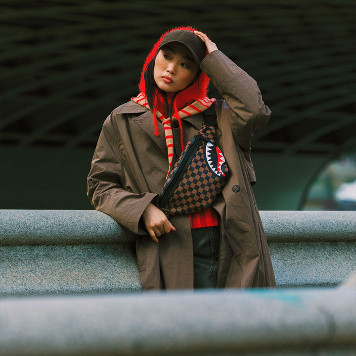 MARSUPIO CROSSBODY SPRAYGROUND SAWTOOTH SHARKS IN PARIS MARRONE DAMIER 910B8240NSZ