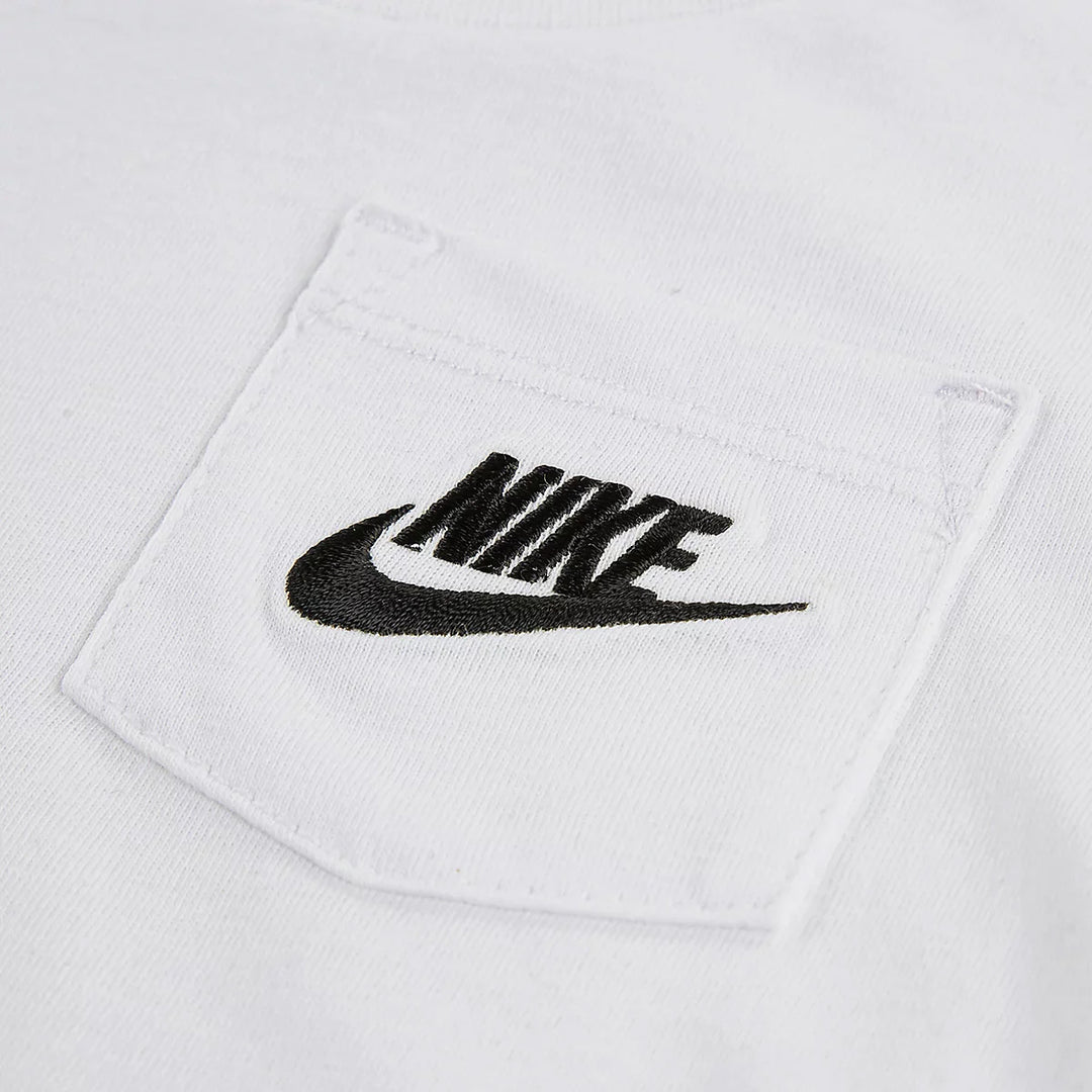 COMPLETO BIMBO NIKE T-SHIRT CON TASCHINO E SHORTS CARGO