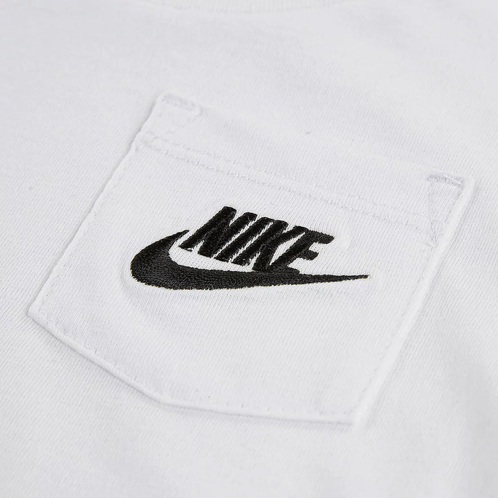 COMPLETO BIMBO NIKE T-SHIRT CON TASCHINO E SHORTS CARGO