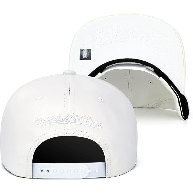6HSSMM19224 CBUWHIT - Cappelli - Uomo - Mitchell & Ness - SNAPBACK/A-FRAME NBA/NFL - Bianco Monocromatico - Look Street Chic