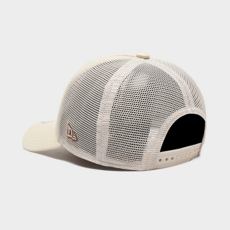 CAPPELLINO UNISEX NEW ERA 9FORTY A-FRAME TRUCKER BEIGE CON PATCH