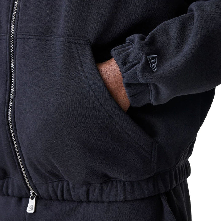 60758752 - Felpe - Con Cappuccio - New Era - NBA/NFL - Nero Monocromatico - Uomo - Comoda Stilosa - Stile Urbano - Stemma Squadra Basket - Look Athleisure Versatile - Abbigliamento - Autunno/Inverno - 2025