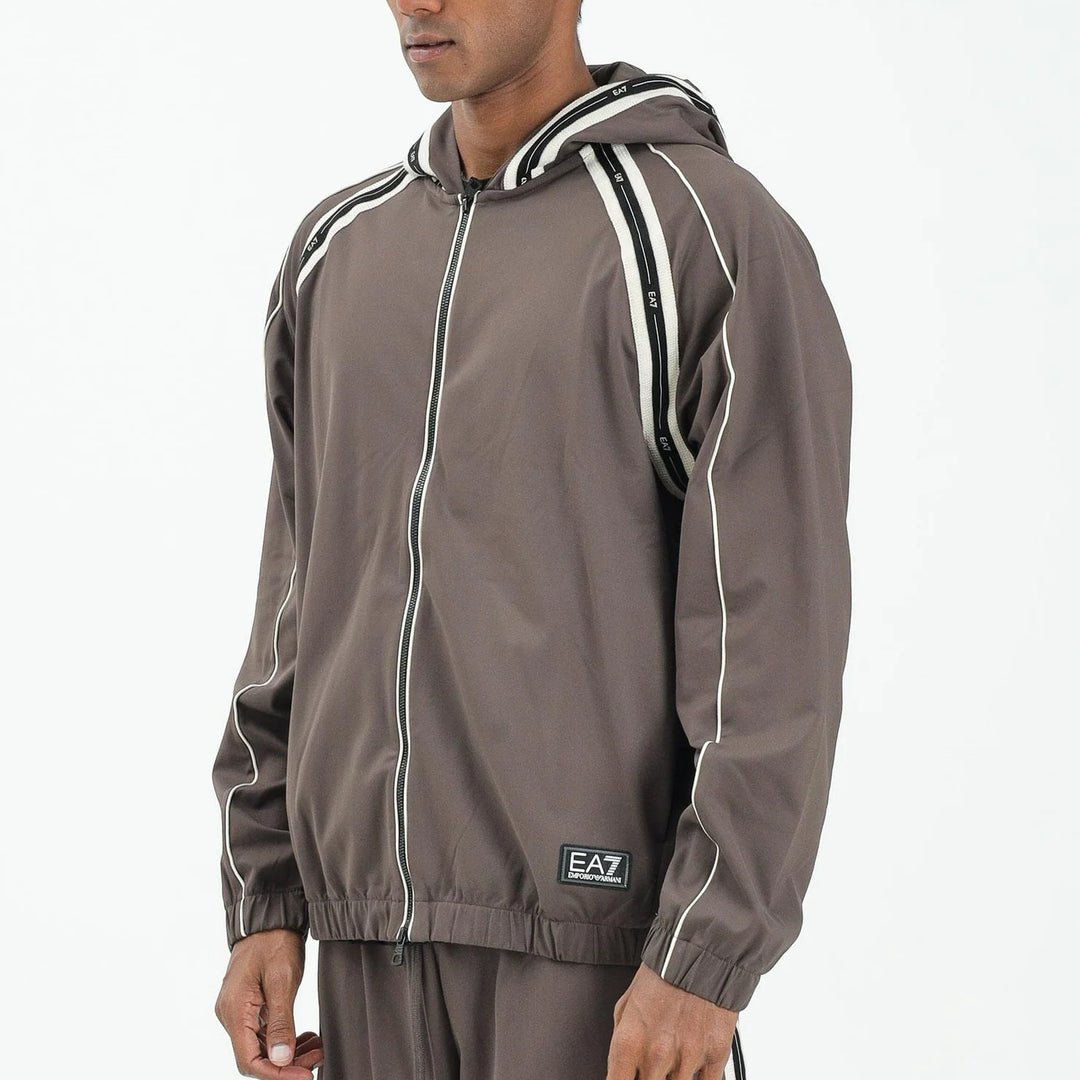 7M000958 AF17160 - COLLEZIONE EA7 EMPORIO ARMANI  UOMO TRAIN LOGO SERIES - TAPE JACKET CAMMELLO E FELPA FULL ZIP MARRONE