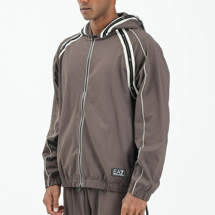 7M000958 AF17160 - COLLEZIONE EA7 EMPORIO ARMANI  UOMO TRAIN LOGO SERIES - TAPE JACKET CAMMELLO E FELPA FULL ZIP MARRONE