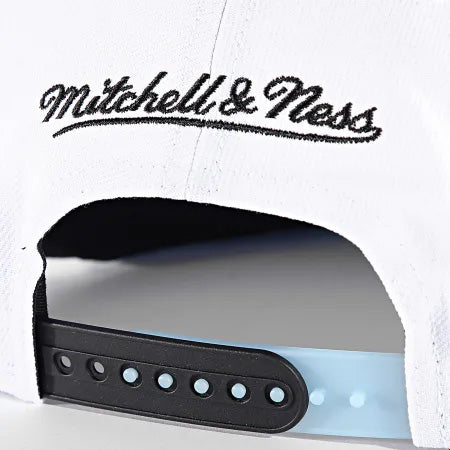 HS8033 CBUWHIT - Cappelli - Uomo - Mitchell & Ness - SNAPBACK NBA CHICAGO BULLS - Bianco/Nero - Snapback A-Frame - Contrasto Elegante - Logo Toro Nero - Accessori - Autunno - Inverno - 2025