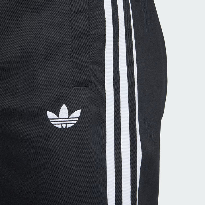 BERMUDA REVOLUTION UOMO ADIDAS ORIGINALS ADICOLOR SST TWILL NERI