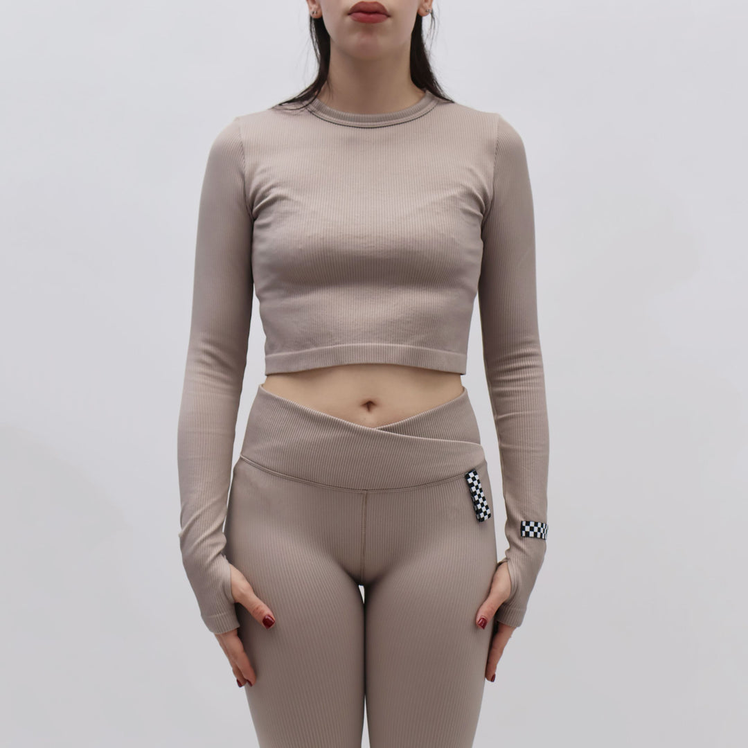 Bundle Vans Donna – Felpa Crop VN000RPM & Leggings coordinati VN000RPJ