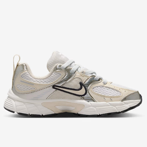 SNEAKERS DONNA NIKE V5 RNR DONNA BAMBINO MESH E DETTAGLI METALLIZZATI HQ6411