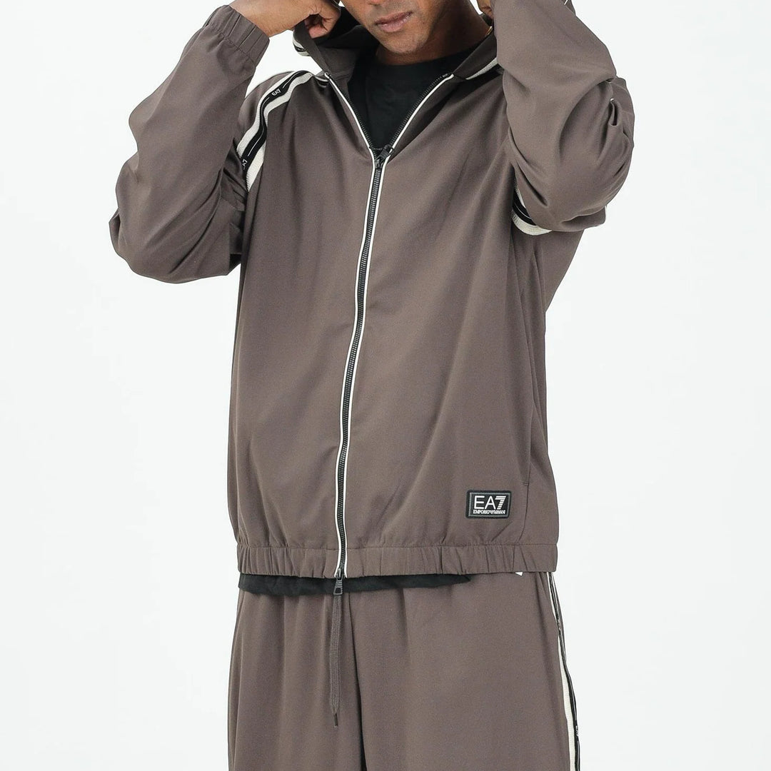 7M000958 AF17160 - COLLEZIONE EA7 EMPORIO ARMANI  UOMO TRAIN LOGO SERIES - TAPE JACKET CAMMELLO E FELPA FULL ZIP MARRONE