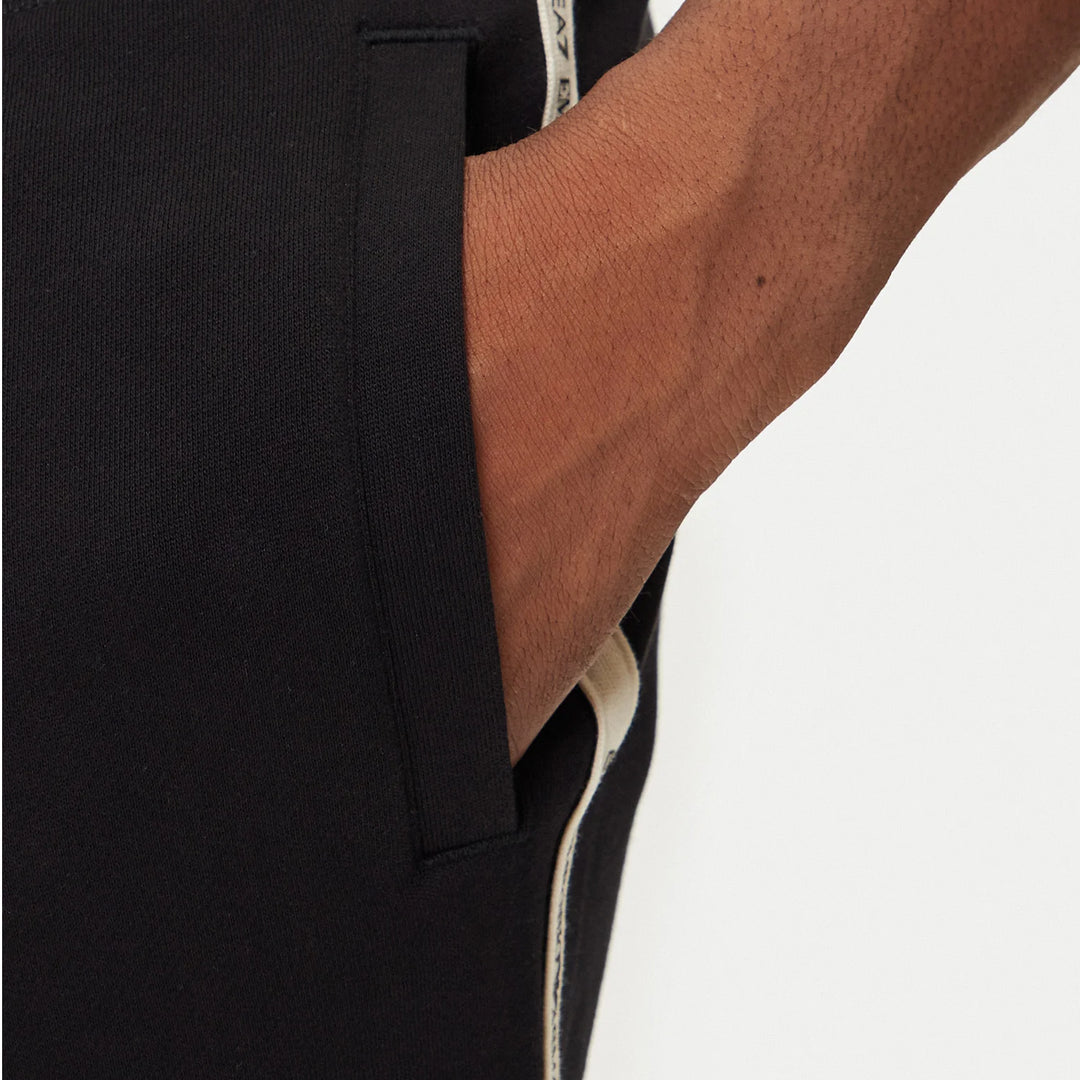 7M000974 AF10377 - Pantaloni - Uomo - Tuta - EMPORIO ARMANI - JERSEY TROUSER - Nero - Logo - Comfort Moderno - Tessuto Jersey - Sportiva - Comoda - Tempo Libero - Viaggi - Abbigliamento Autunno Inverno