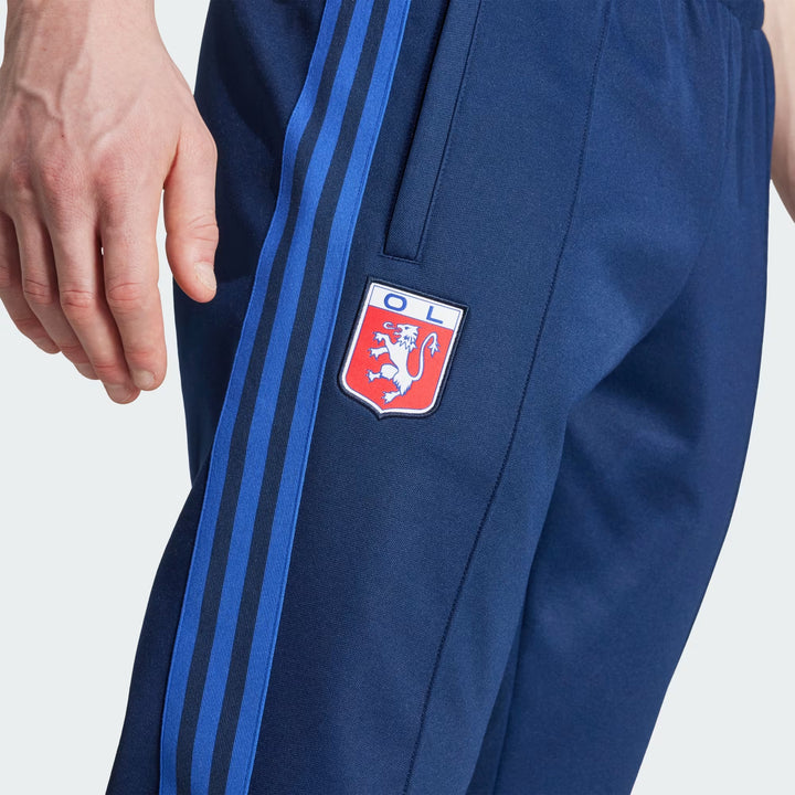 PANTALONI UOMO ADIDAS OLYMPIQUE LYONNAIS ANNIVERSARY – NAVY – KC0700