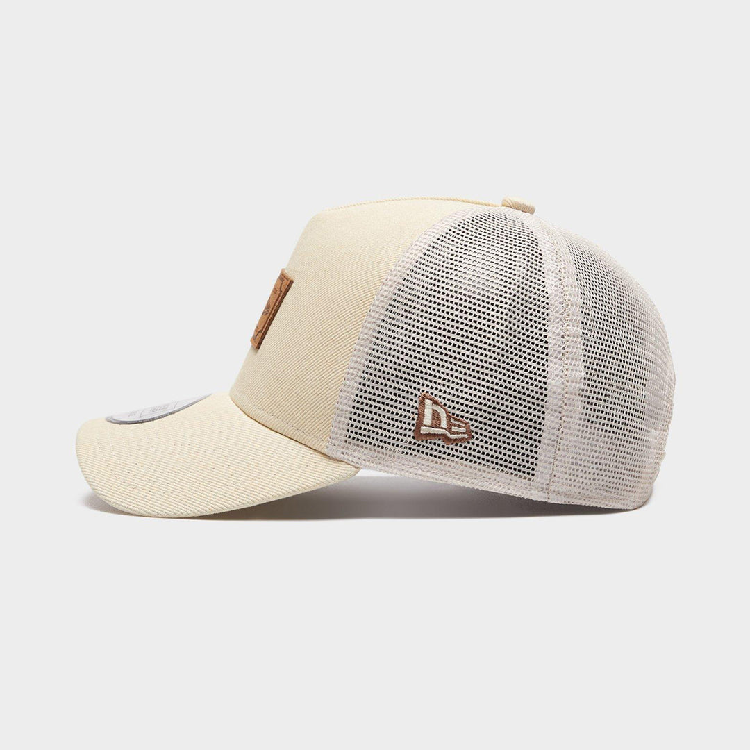 CAPPELLINO UNISEX NEW ERA 9FORTY A-FRAME TRUCKER BEIGE CON PATCH