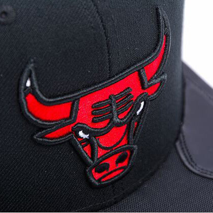 HS8033 CBURDBK - Cappelli - Uomo - Mitchell & Ness - SNAPBACK A-FRAME NBA CHICAGO BULLS - Nero/Rosso - Icon Bulls - Toro Rosso - Ricamato - Stile NBA Deciso