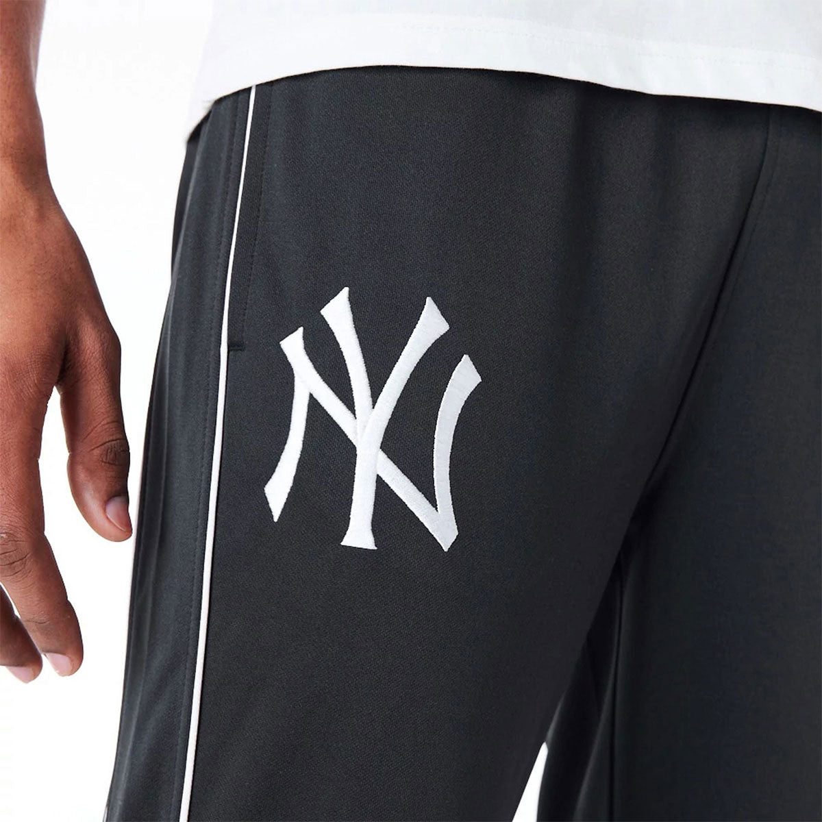 60564819 - Pantaloni - New Era