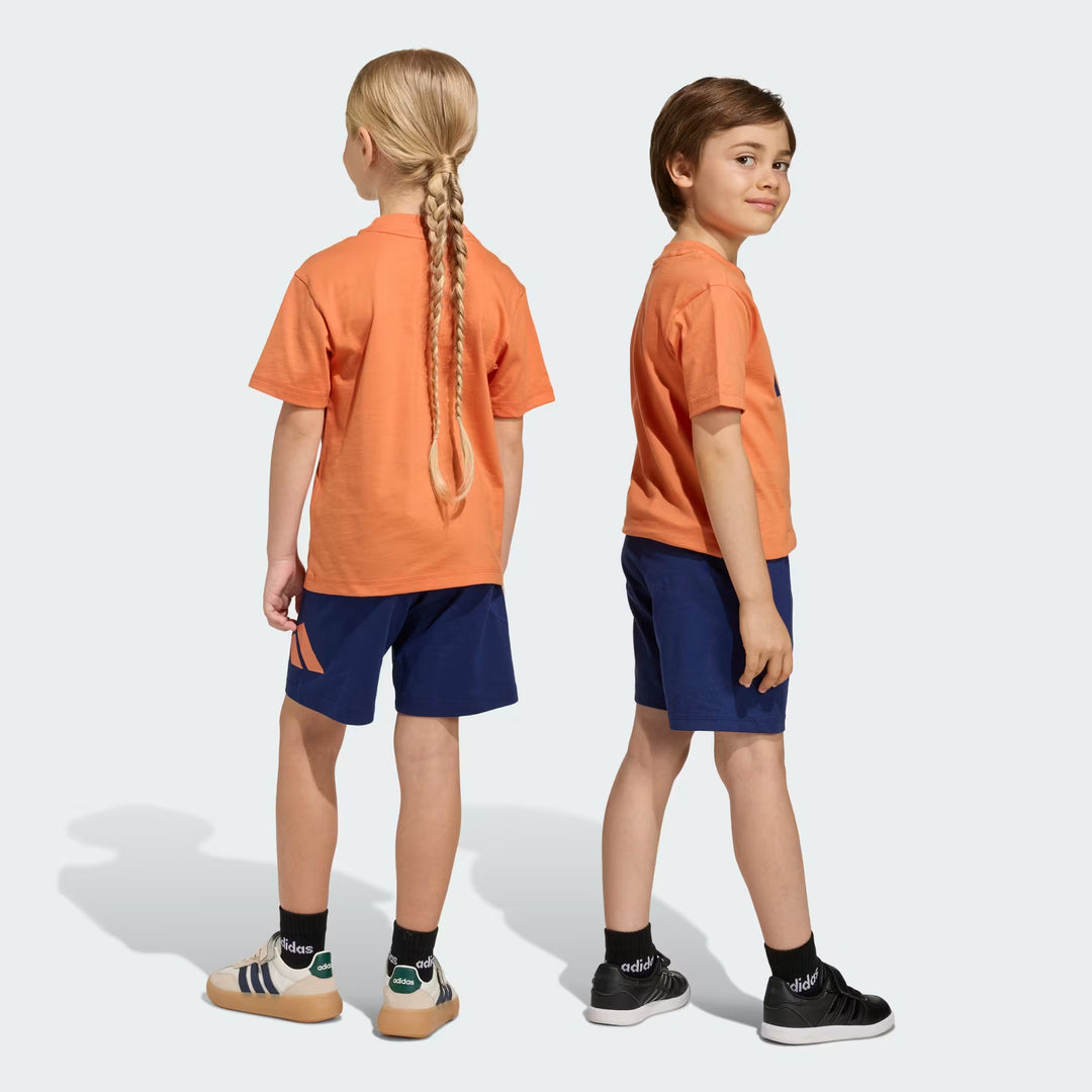 COMPLETINO ADIDAS ESSENTIALS T-SHIRT E SHORTS ARANCIONE/BLU