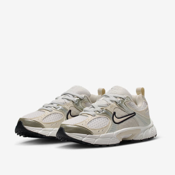 SNEAKERS DONNA NIKE V5 RNR DONNA BAMBINO MESH E DETTAGLI METALLIZZATI HQ6411