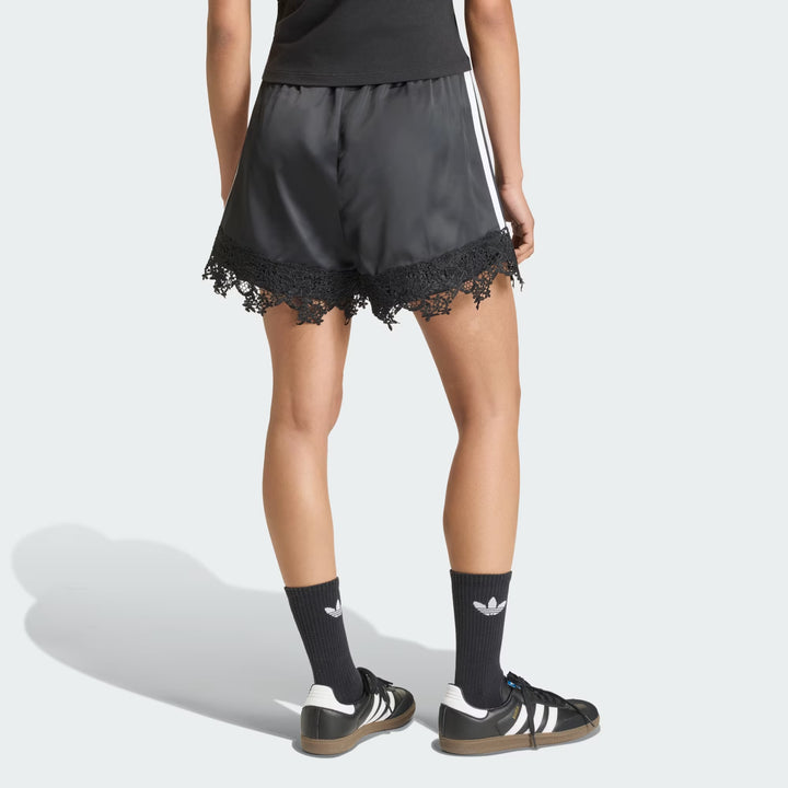PANTALONCINI DONNA ADIDAS ORIGINALS IN RASO NERO CON PIZZO