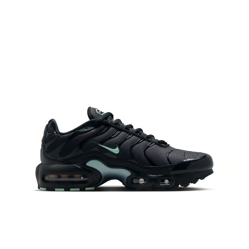IF6169 - Scarpe - Sneaker - Nike - AIR MAX PLUS TN - Donna - Nero - Logo Nike Verde - Tuned Air - Stile Urbano