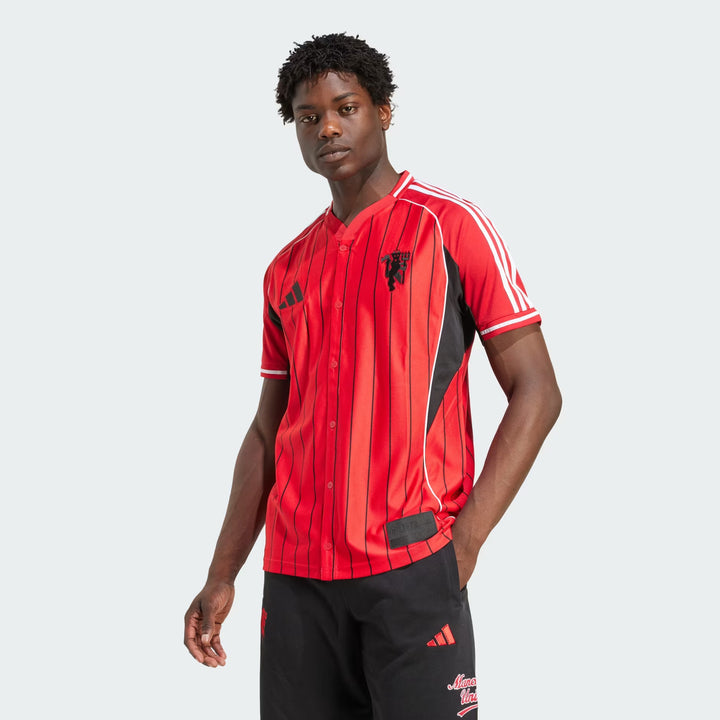 MAGLIA UOMO ADIDAS MANCHESTER UNITED FC BASEBALL JERSEY