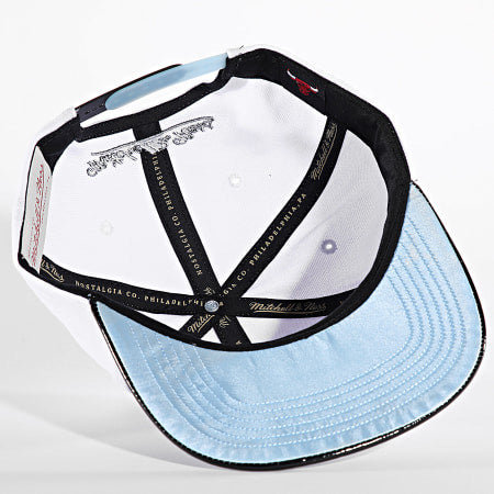 HS8033 CBUWHIT - Cappelli - Uomo - Mitchell & Ness - SNAPBACK NBA CHICAGO BULLS - Bianco/Nero - Snapback A-Frame - Contrasto Elegante - Logo Toro Nero - Accessori - Autunno - Inverno - 2025