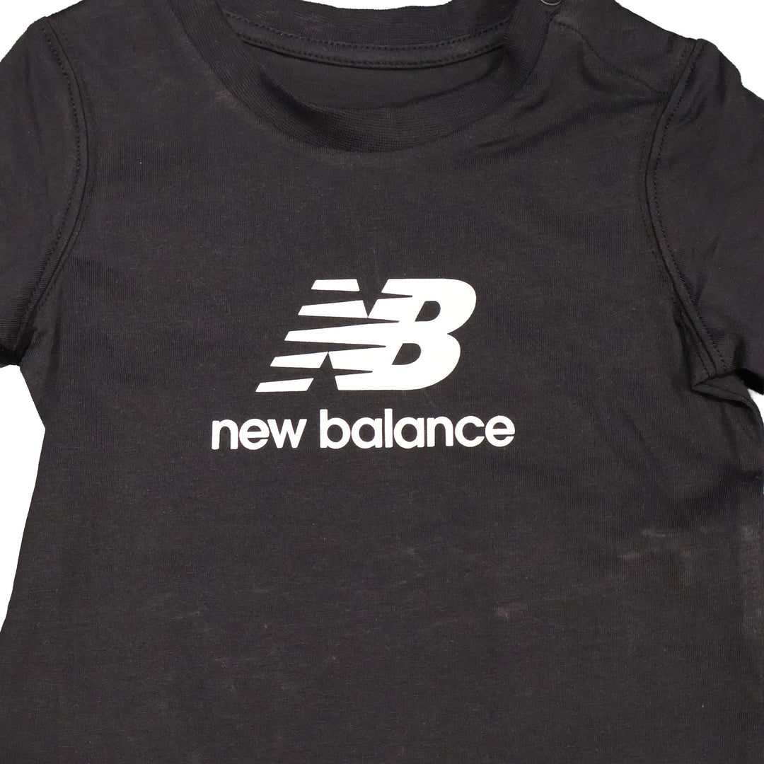COMPLETINO NEW BALANCE STACKED LOGO TEE & SHORT SET