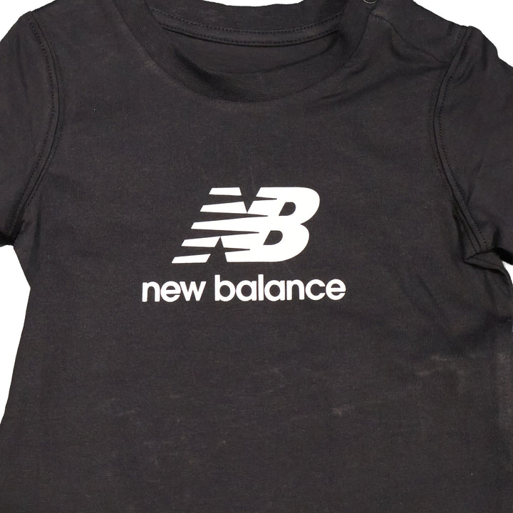 COMPLETINO NEW BALANCE STACKED LOGO TEE & SHORT SET
