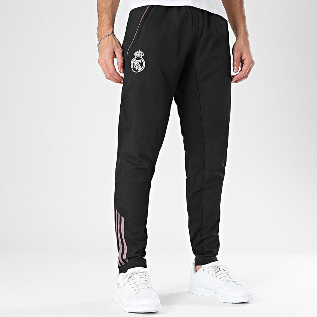 SET COMPLETO Real Madrid 2025/26: Giacca Prematch + Pantaloni (Non vendibili singolarmente - Stessa Taglia)