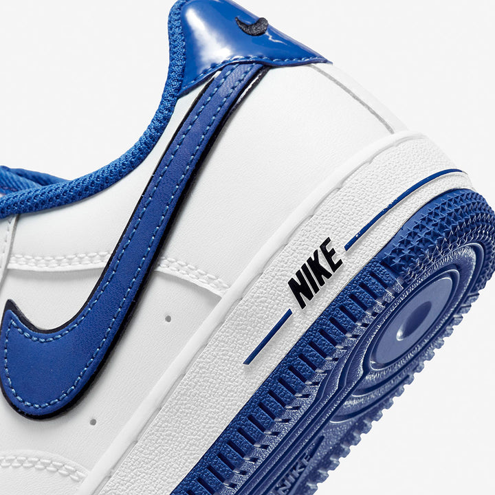DO3809 - Footwear - Nike