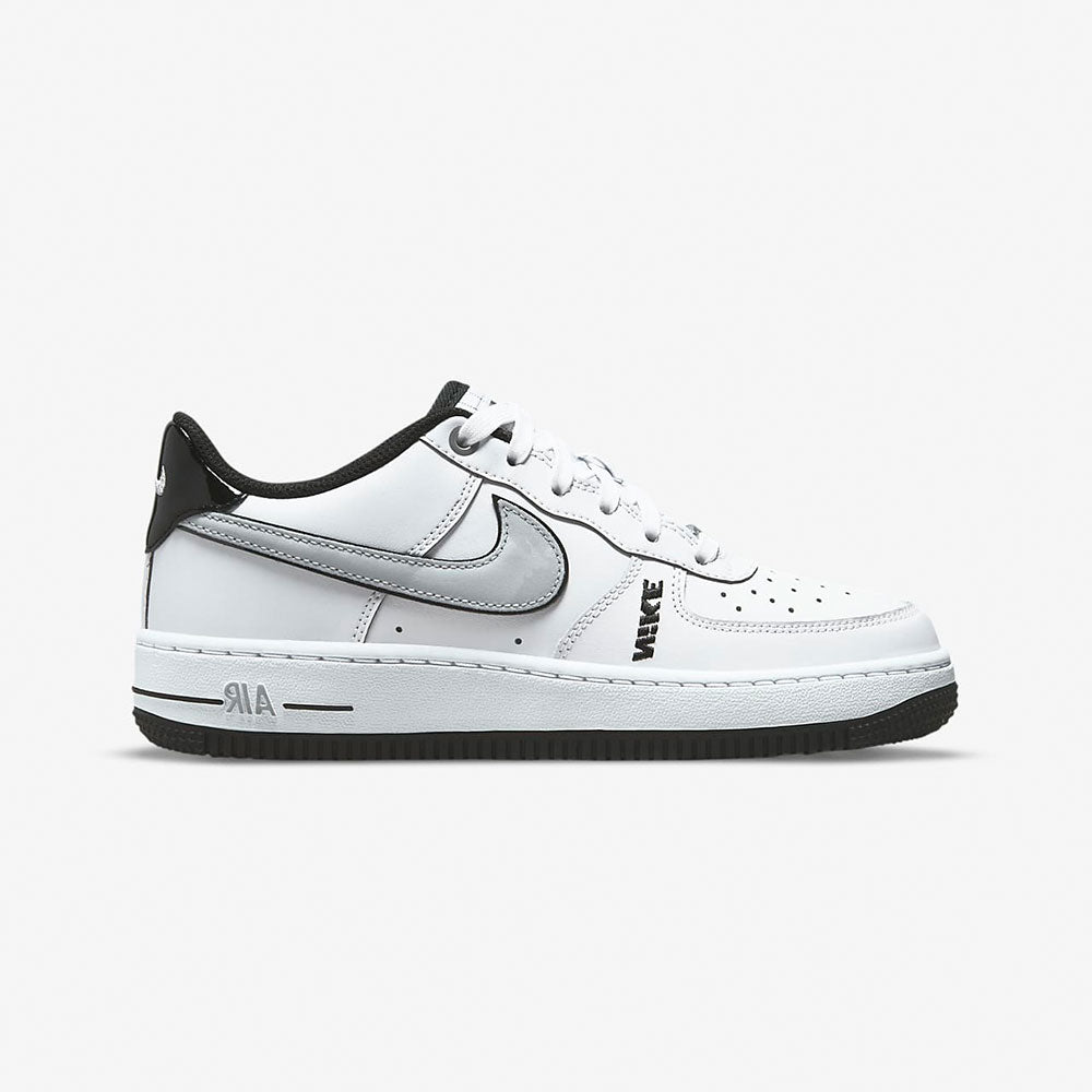 DO3809 - Footwear - Nike