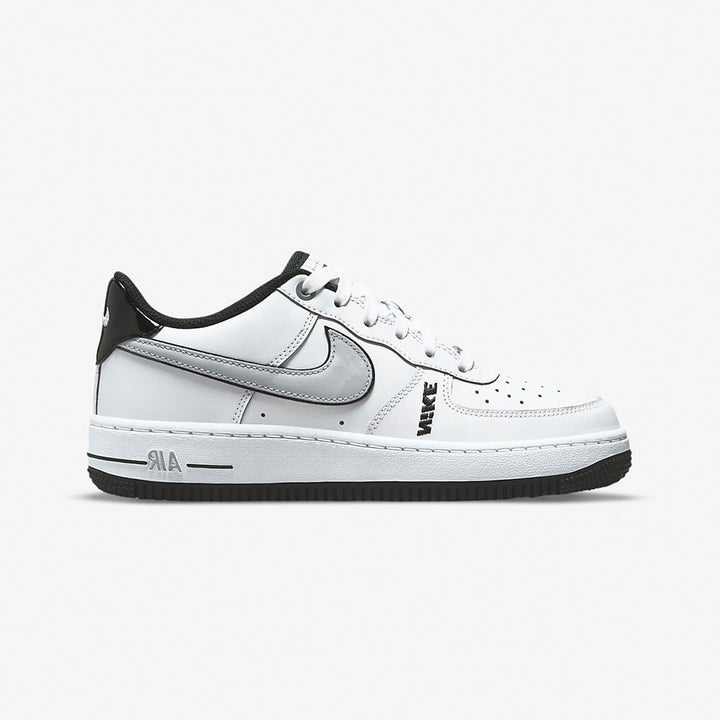 DO3809 - Footwear - Nike