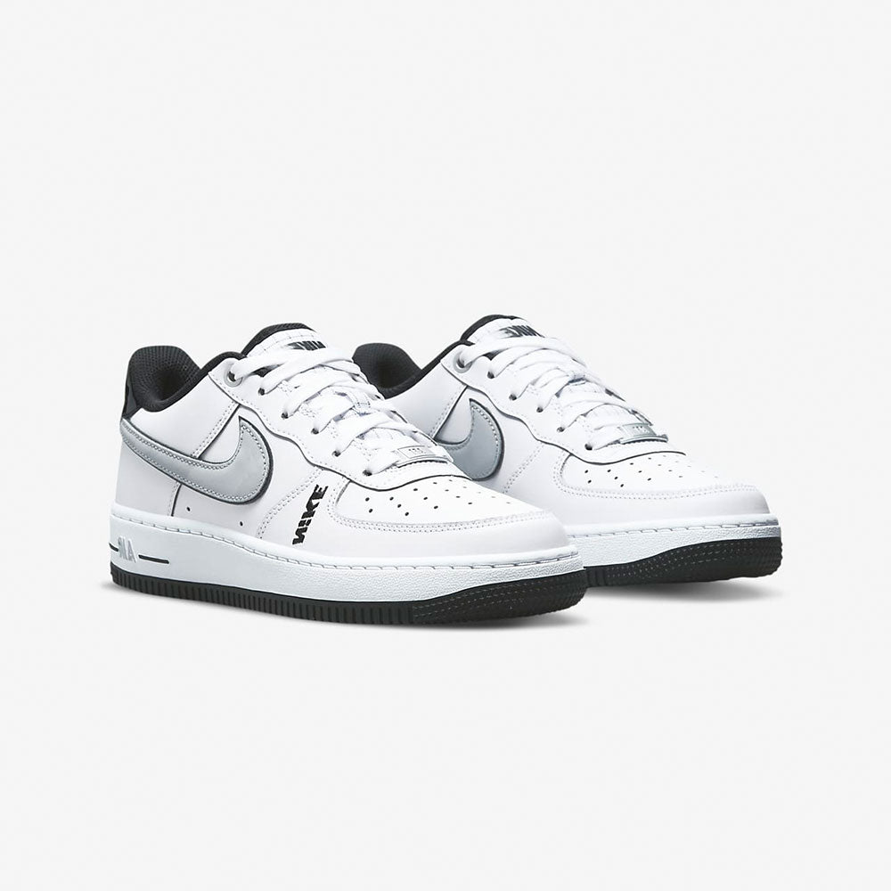 DO3809 - Footwear - Nike