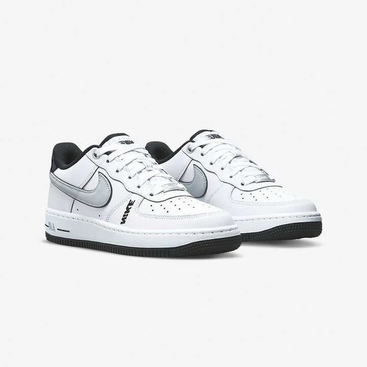 DO3809 - Footwear - Nike